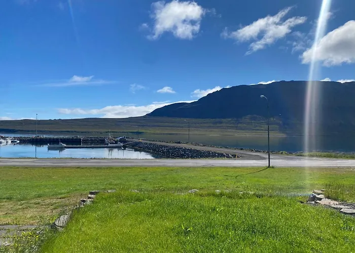 Sea, Fjord & Mountain View House
