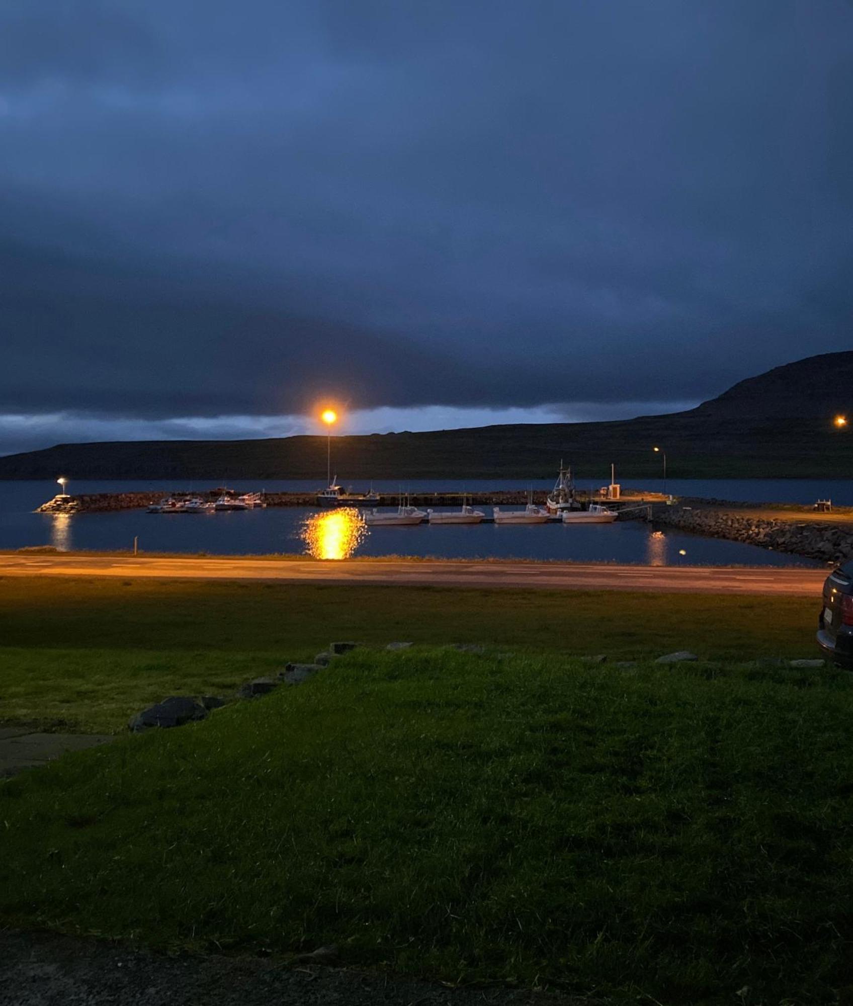 Sea, Fjord & Mountain View House Suthavik